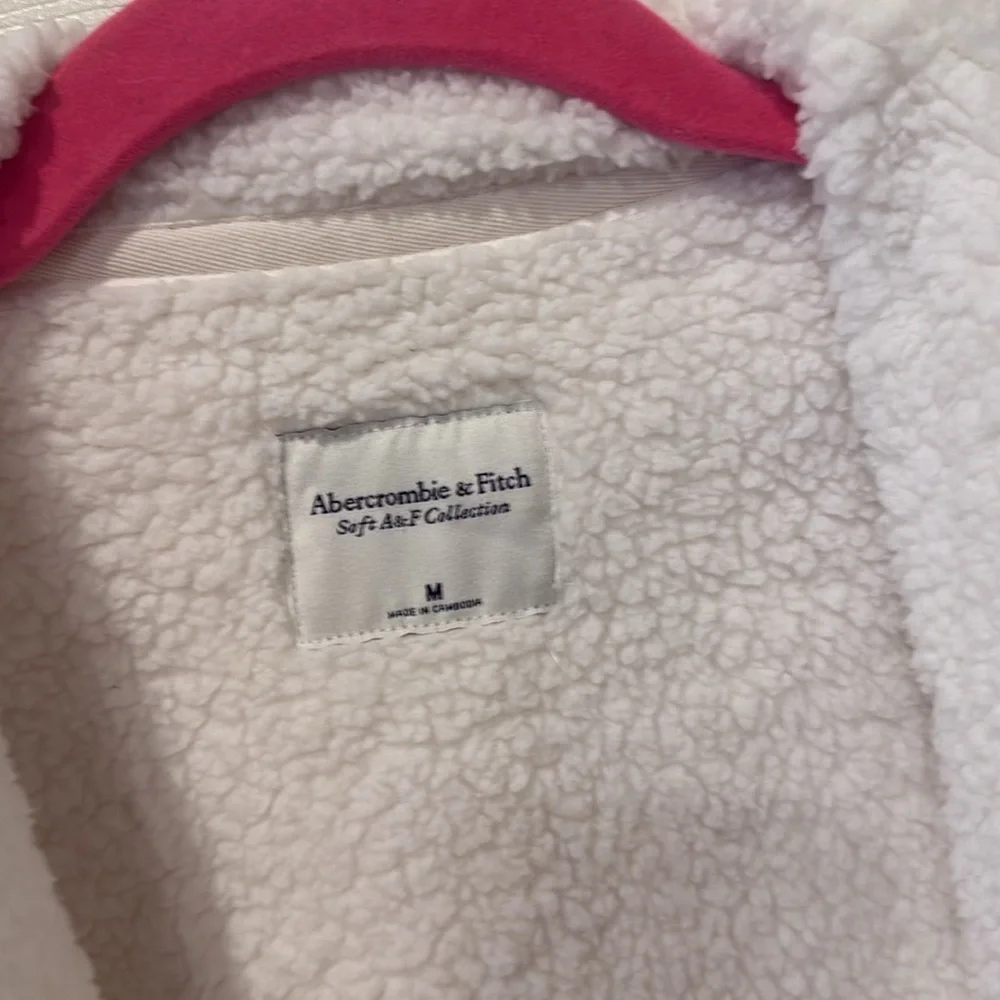 Abercrombie & Fitch NWT Soft A&F cream open face jacket, medium - Picture 3 of 9
